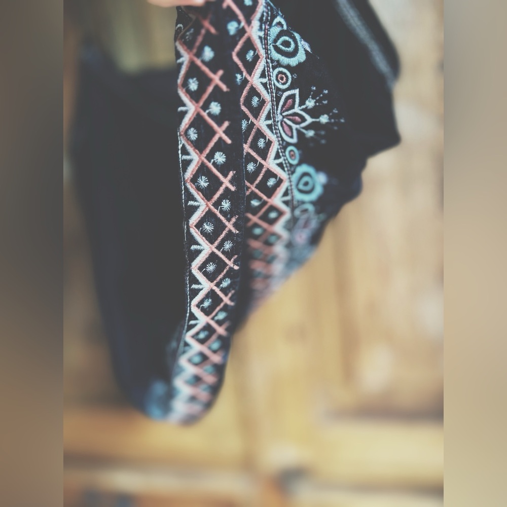 Tank Crushed Velvet Embroidered Detailing - Picture 8 of 10